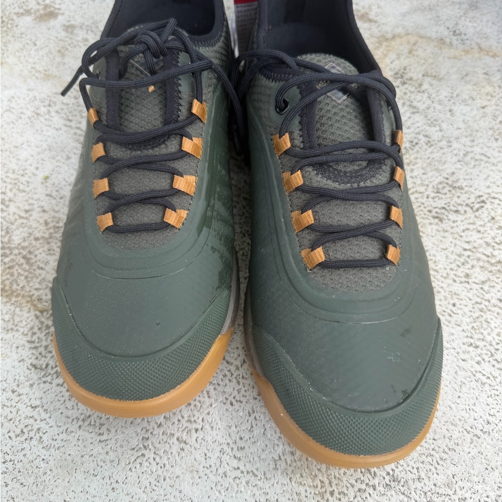 Men's Olive Green Sneakers with Gum-Outsole and Contrast Lacing